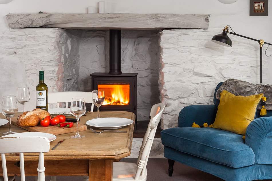 fireplace-in-rose-cottage-holiday-cottages-st-agnes