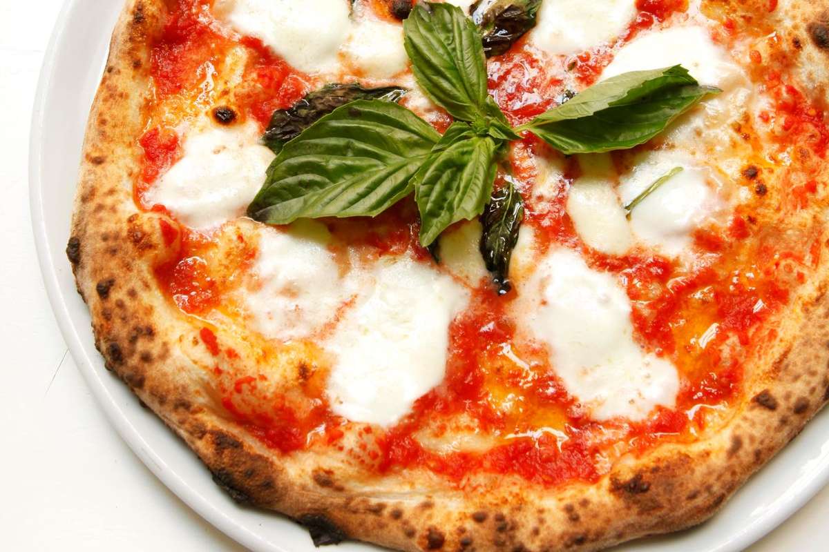 pizza-on-a-plate-at-ribalta-vegan-pizza-nyc