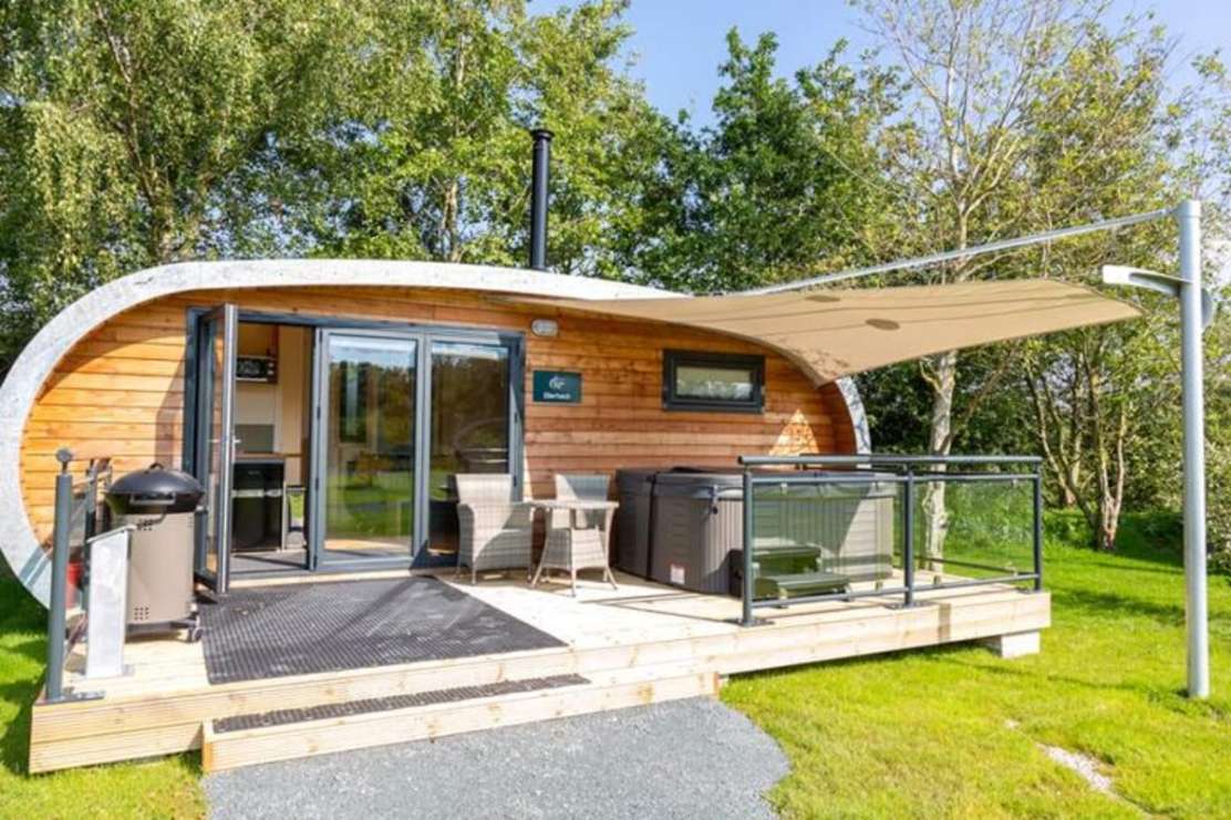 exterior-of-a-pod-at-fell-view-park-in-the-daytime-glamping-lancashire