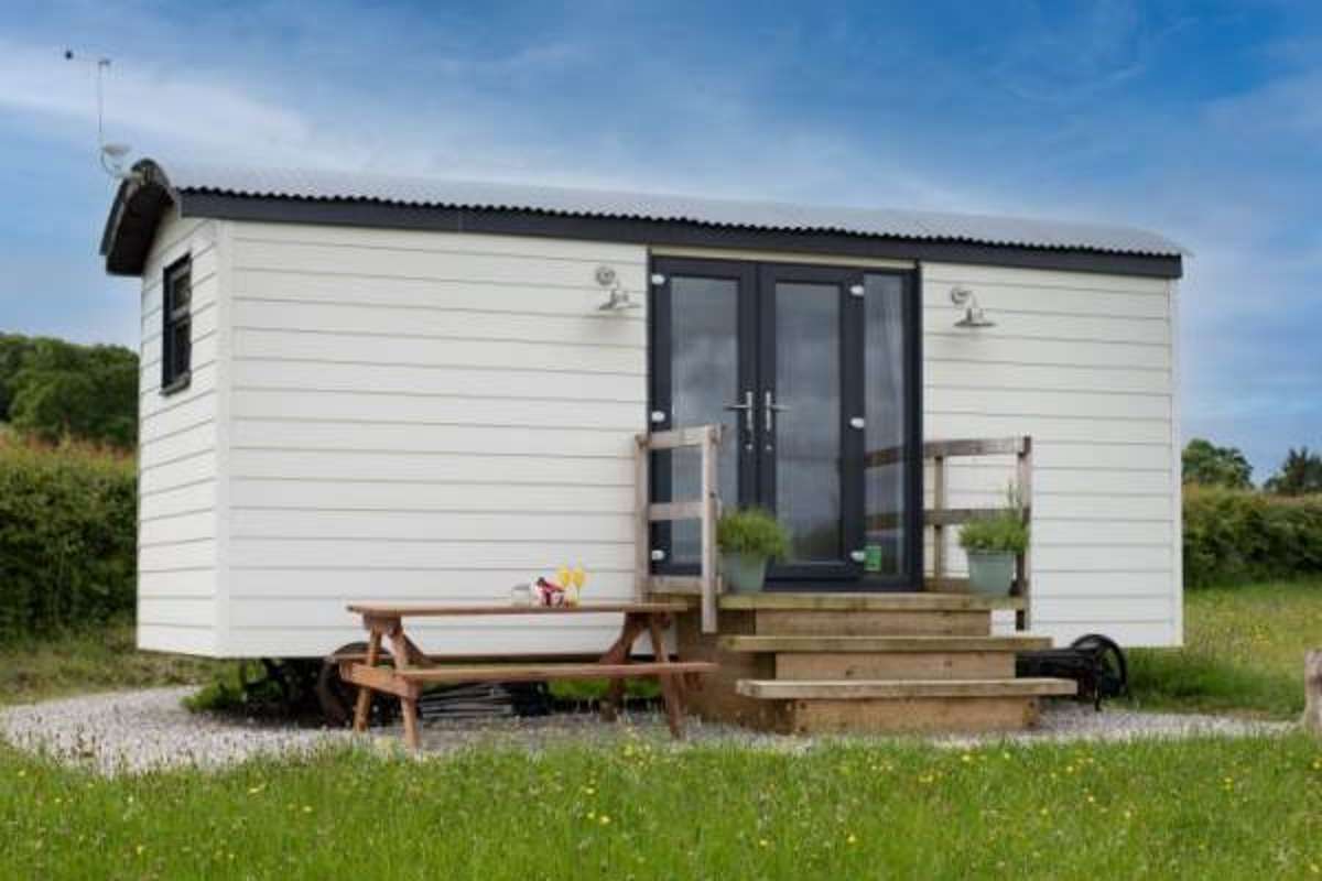 exterior-of-a-shepherds-hut-at-the-ribble-valley-retreat-glamping-lancashire