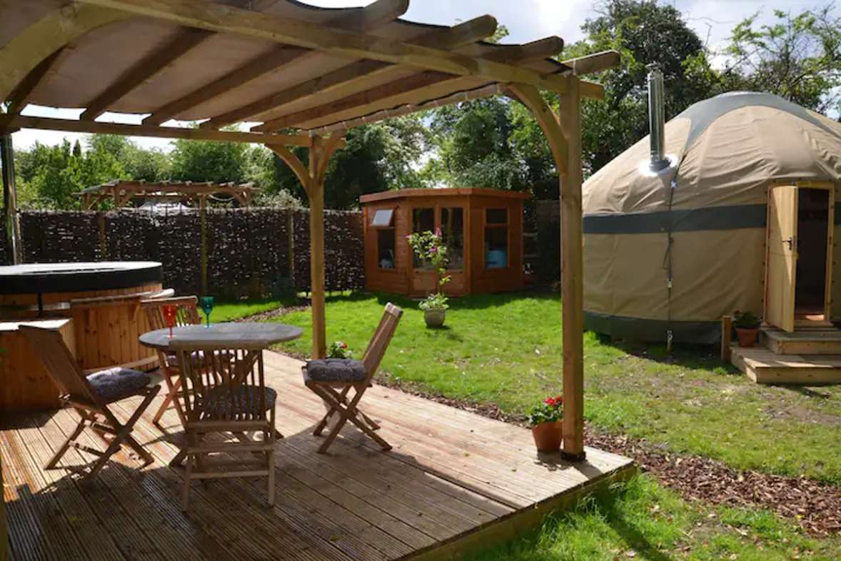 exterior-of-a-yurt-at-walnut-yurt-site-in-the-daytime-glamping-lincolnshire