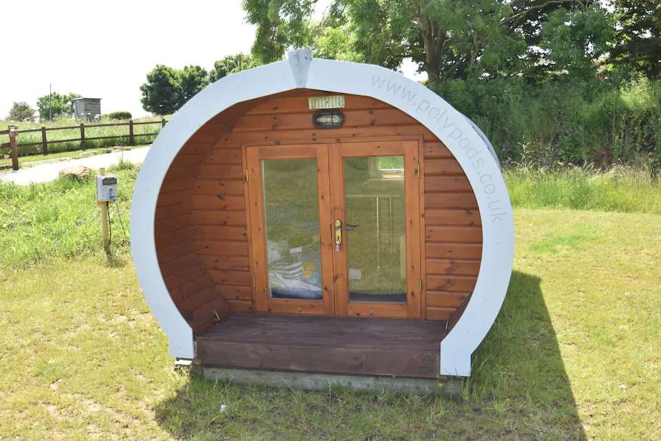 exterior-of-lil-glamping-pod-in-the-daytime
