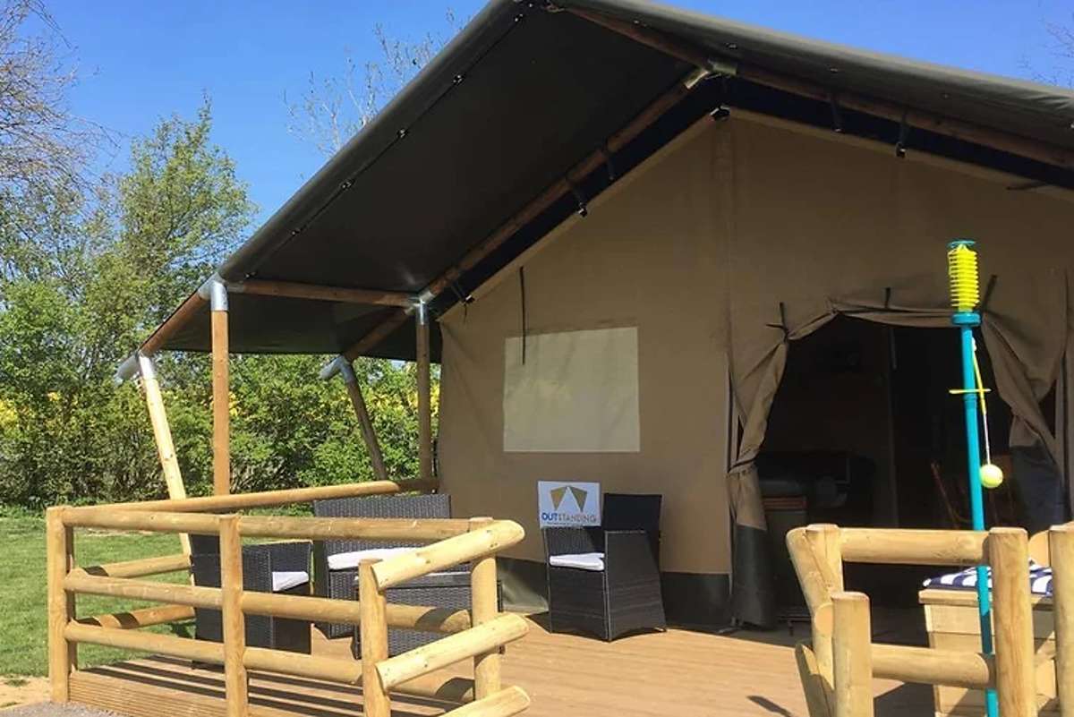 exterior-of-one-of-the-tents-at-lincolnshire-glamping-safari-tents-in-the-daytime