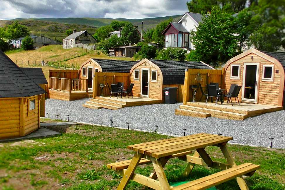 exterior-of-the-pods-at-laggan-glamping-in-the-daytime-glamping-pods-scotland