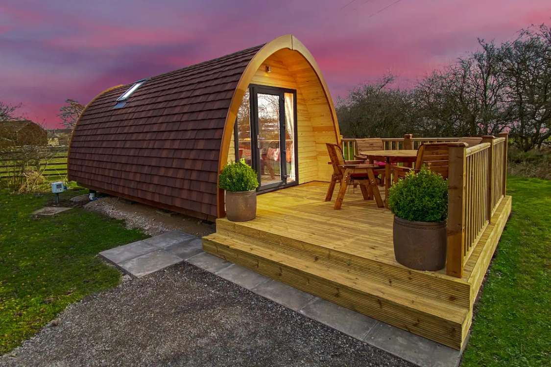 exterior-of-yorkshire-dales-glamping-pod-at-sunset