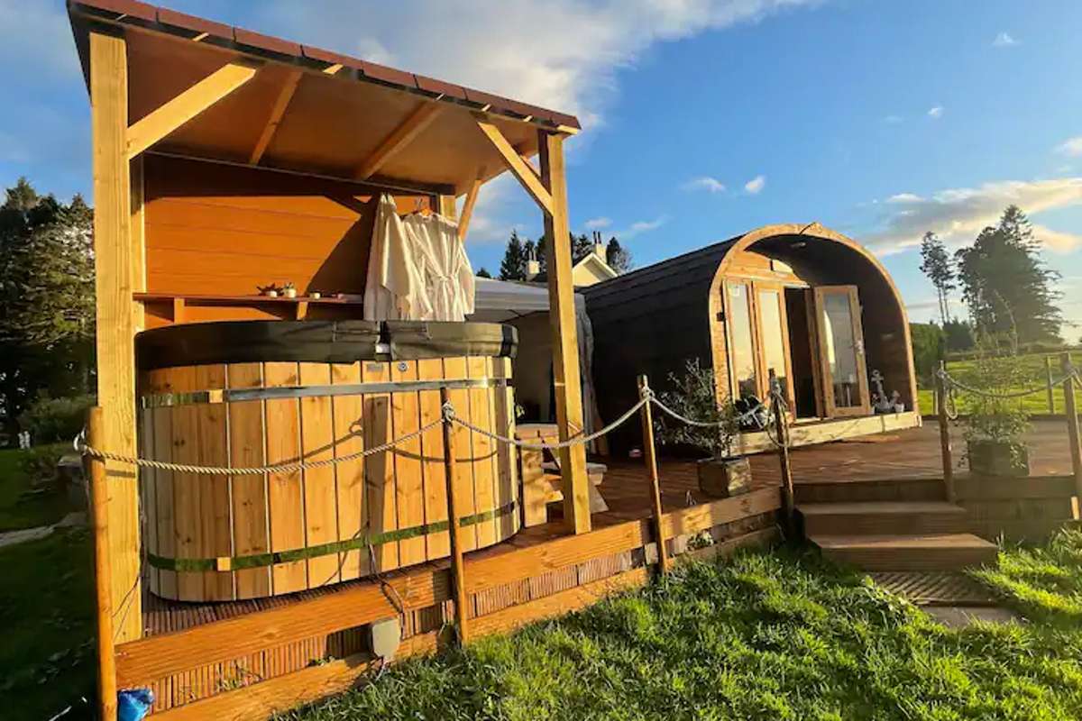 pod-and-hot-tub-at-loch-lomond-sunset-glamping-pod-with-hot-tub