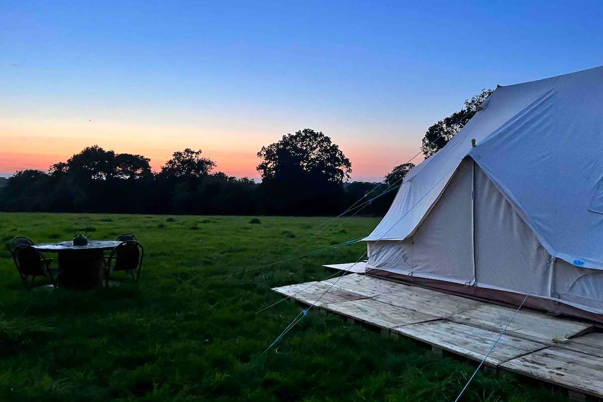 exterior-of-greenfields-glamping-bell-tent-in-the-daytime