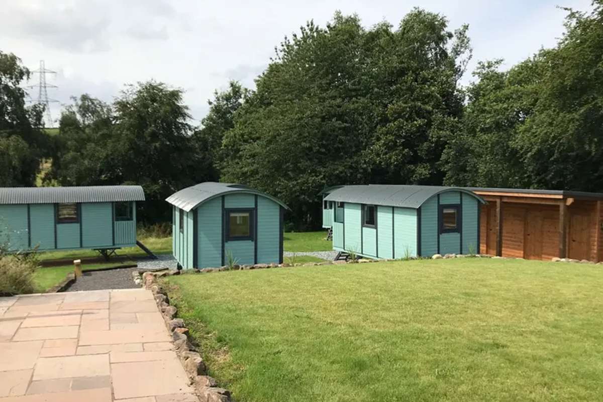 selection-of-shepherds-huts-at-holly-grove-farm-in-the-daytime