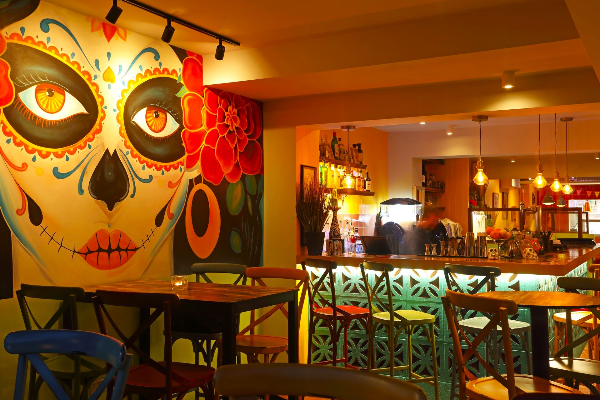 bar-and-tables-inside-cantina-del-barrio-mexican-restaurant