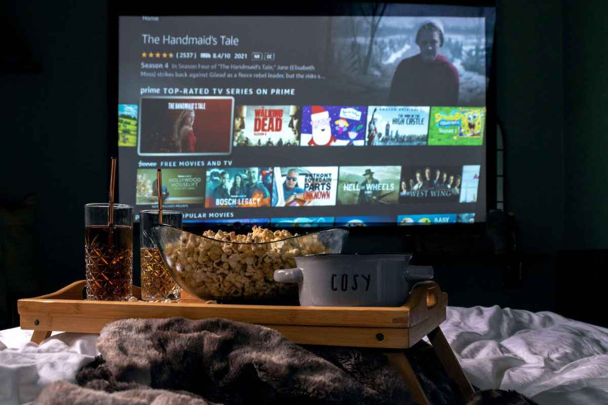 popcorn-and-movie-projector-inside-cosy-cowshed